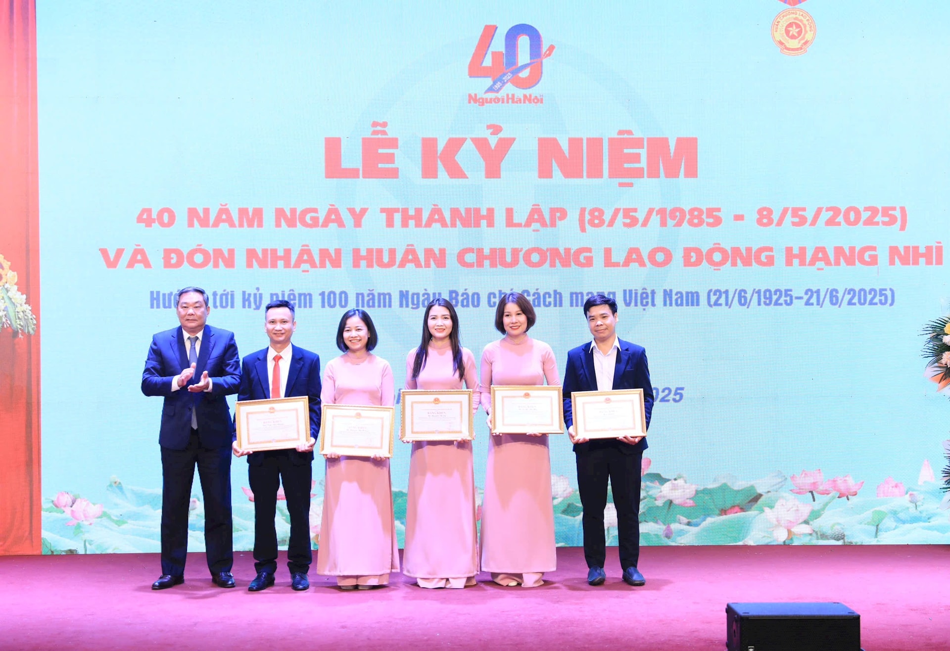 Tạp chí Người Hà Nội đón nhận Huân chương Lao động hạng Nhì- Ảnh 4.