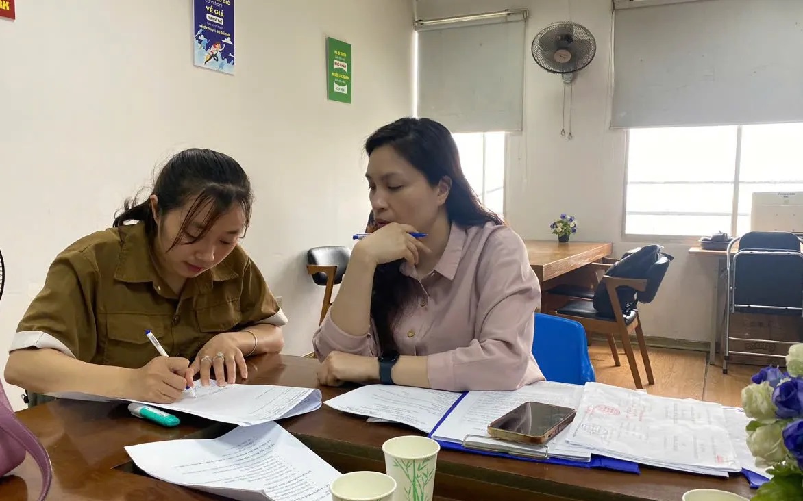 Lãnh đạo Công ty Cổ phần Giáo dục Cham Group và công chức Phòng Giáo dục và Đào tạo quận Hai Bà Trưng thống nhất Biên bản làm việc giữa Đoàn công tác và Công ty  