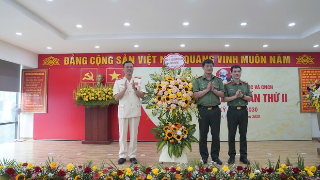 Đại tá Phạm Trung Hiếu tiếp tục giữ chức vụ Bí thư Đảng ủy Phòng Cảnh sát phòng cháy, chữa cháy và cứu nạn, cứu hộ Hà Nội- Ảnh 1.