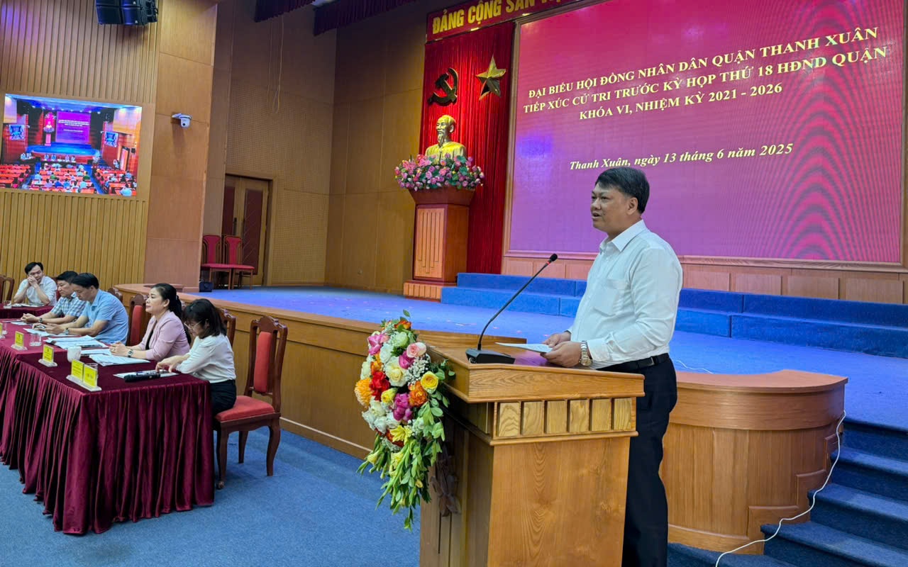 Phó Bí thư Thường trực Quận ủy, Chủ tịch HĐND quận Thanh Xuân Nguyễn Minh Tiến phát biểu tại Hội nghị