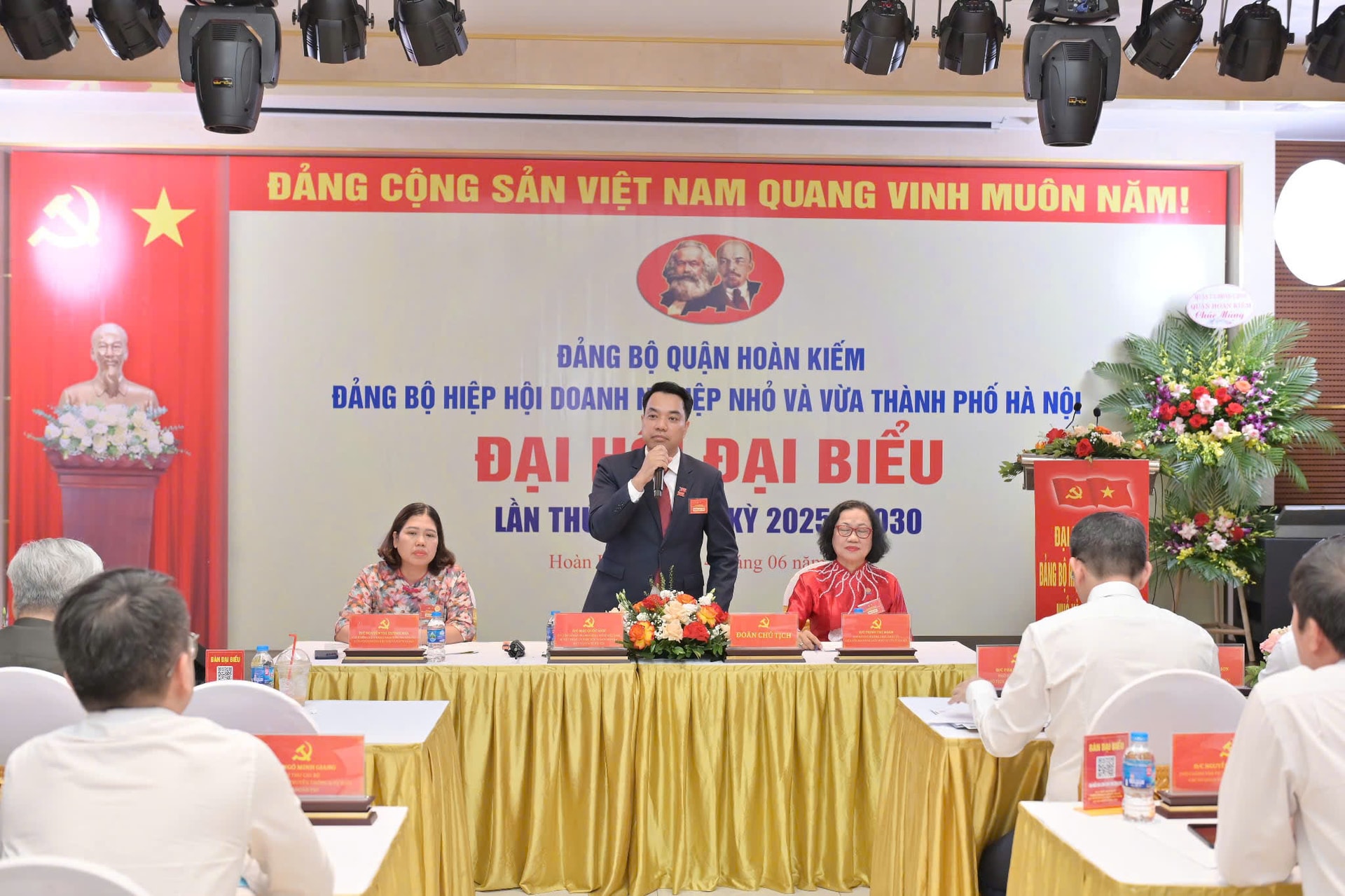 Đại hội đại biểu lần thứ II Đảng bộ Hiệp hội Doanh nghiệp nhỏ và vừa thành phố Hà Nội- Ảnh 1.