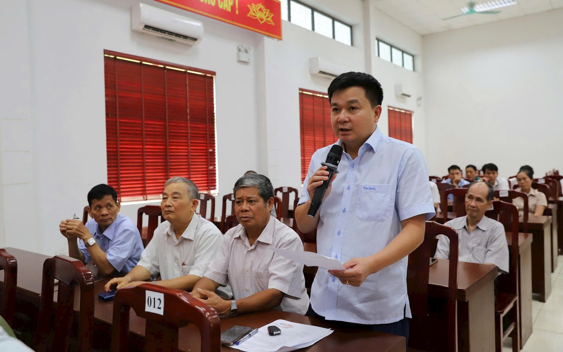 Cứ tri huyện Thường Tín nêu ý kiến tại Hội nghị