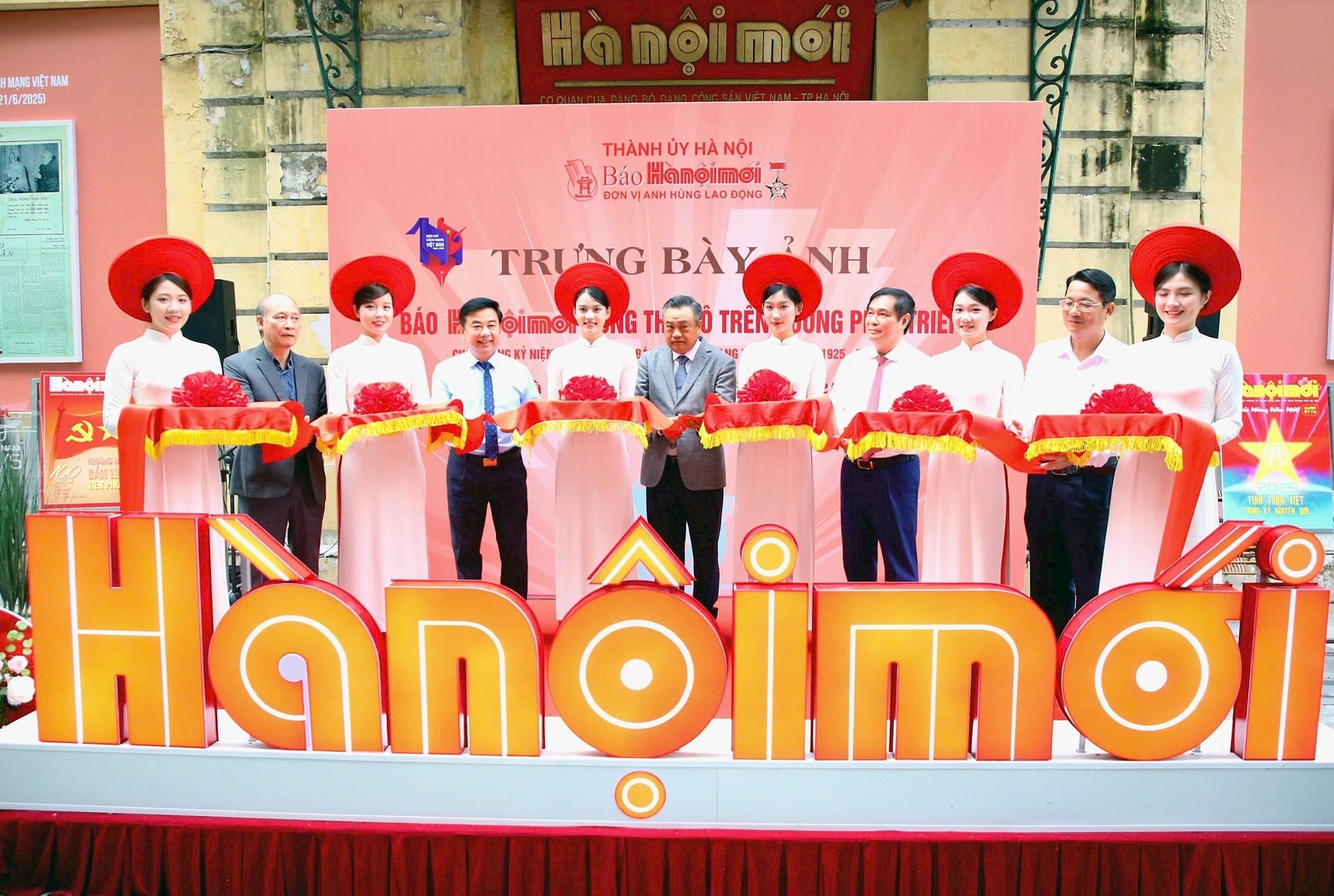 Khai mạc Trưng bày ảnh “Báo Hà Nội mới cùng Thủ đô trên đường phát triển”- Ảnh 1.