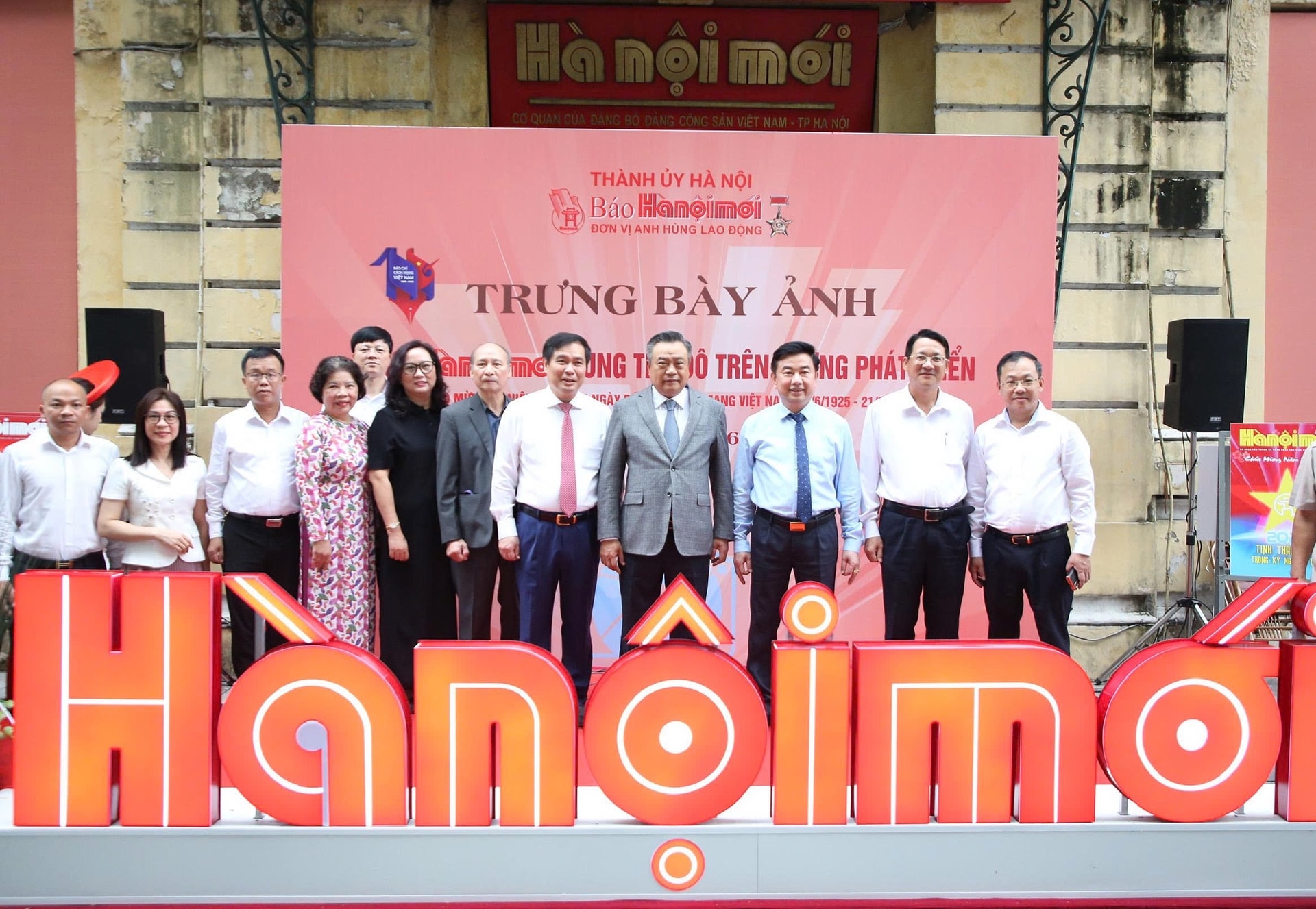 Khai mạc Trưng bày ảnh “Báo Hà Nội mới cùng Thủ đô trên đường phát triển”- Ảnh 5.