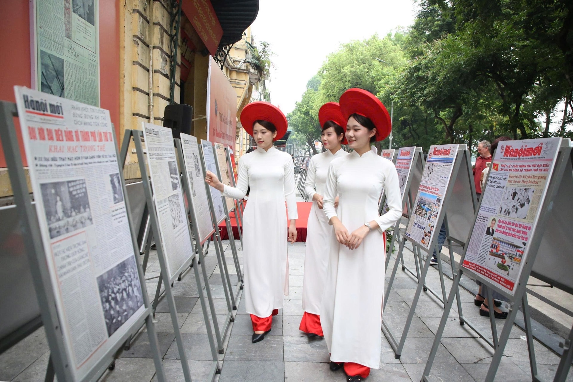 Khai mạc Trưng bày ảnh “Báo Hà Nội mới cùng Thủ đô trên đường phát triển”- Ảnh 4.