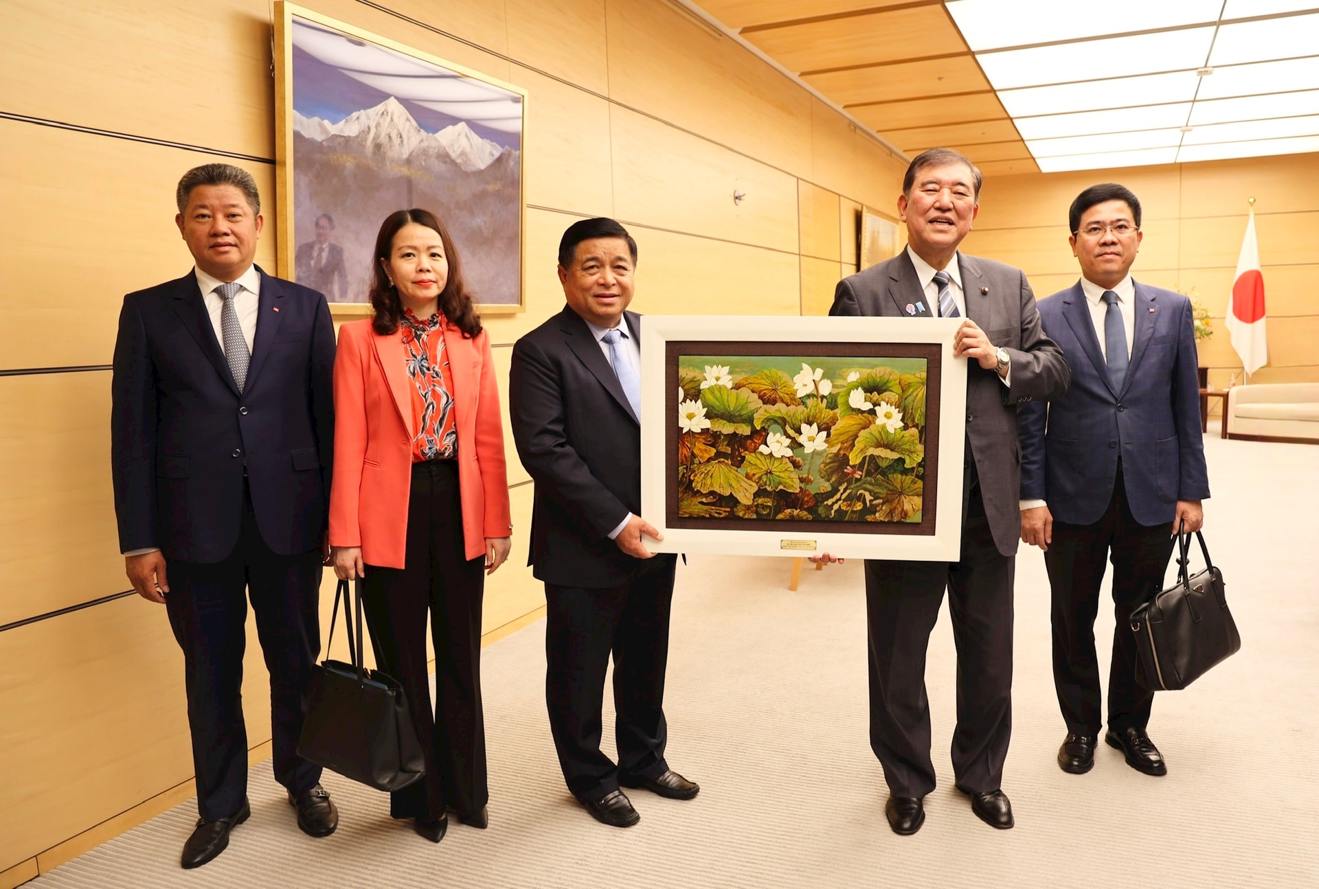 Hanoi delegation visits Japan- Ảnh 1.