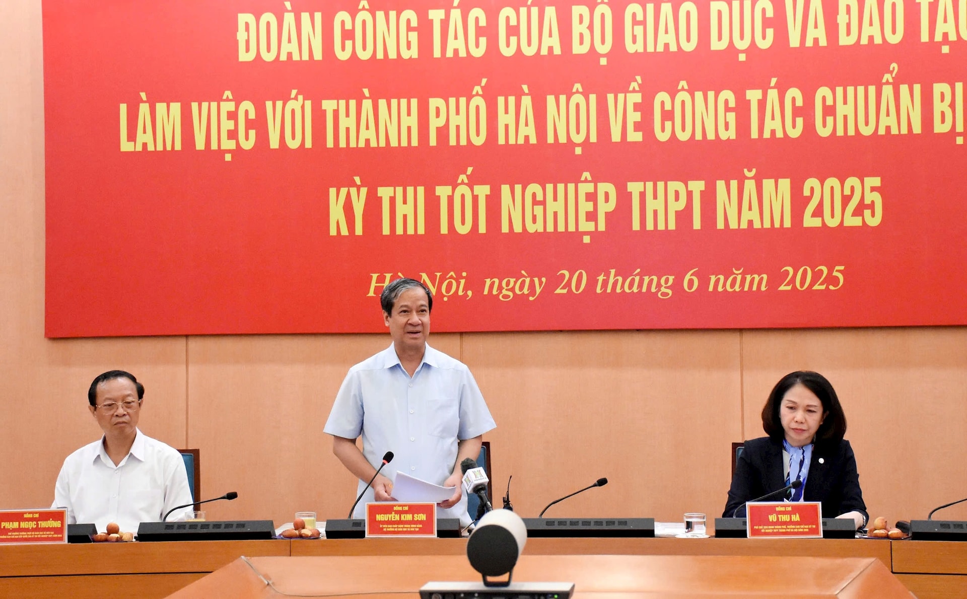 Bộ Giáo dục và Đào tạo làm việc với Hà Nội về công tác chuẩn bị tổ chức kỳ thi tốt nghiệp THPT năm 2025- Ảnh 4.