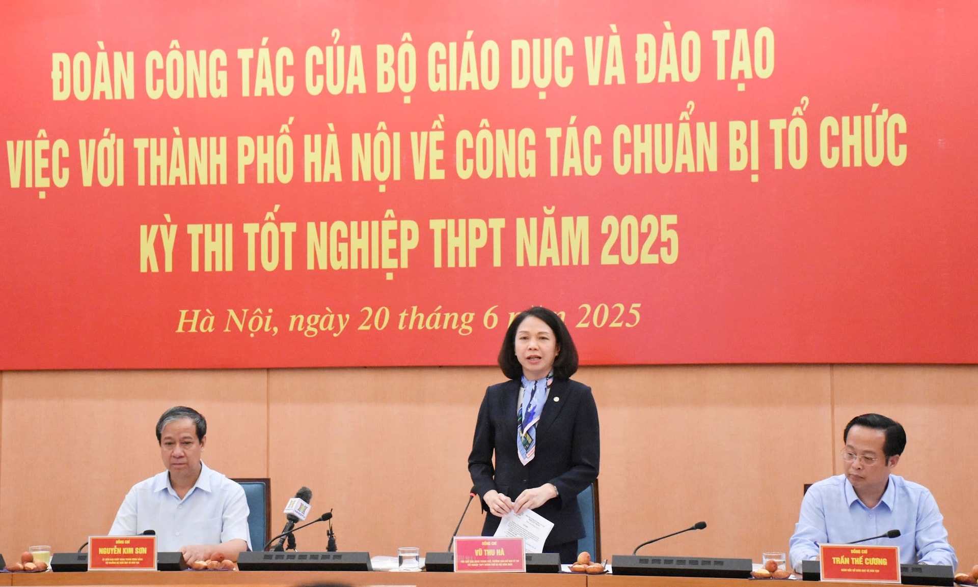 Bộ Giáo dục và Đào tạo làm việc với Hà Nội về công tác chuẩn bị tổ chức kỳ thi tốt nghiệp THPT năm 2025- Ảnh 5.