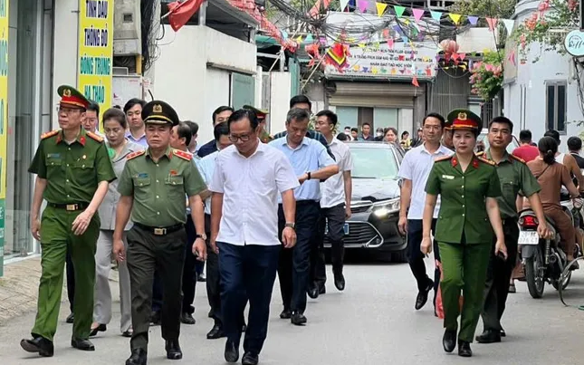 Đoàn công tác thành phố Hà Nội kiểm tra hoạt động sản xuất, kinh doanh tại xã La Phù.