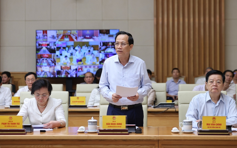 Bộ trưởng Bộ Dân tộc và Tôn giáo Đào Ngọc Dung báo cáo kết quả thực hiện công tác xóa nhà tạm, nhà dột nát trên phạm vi cả nước