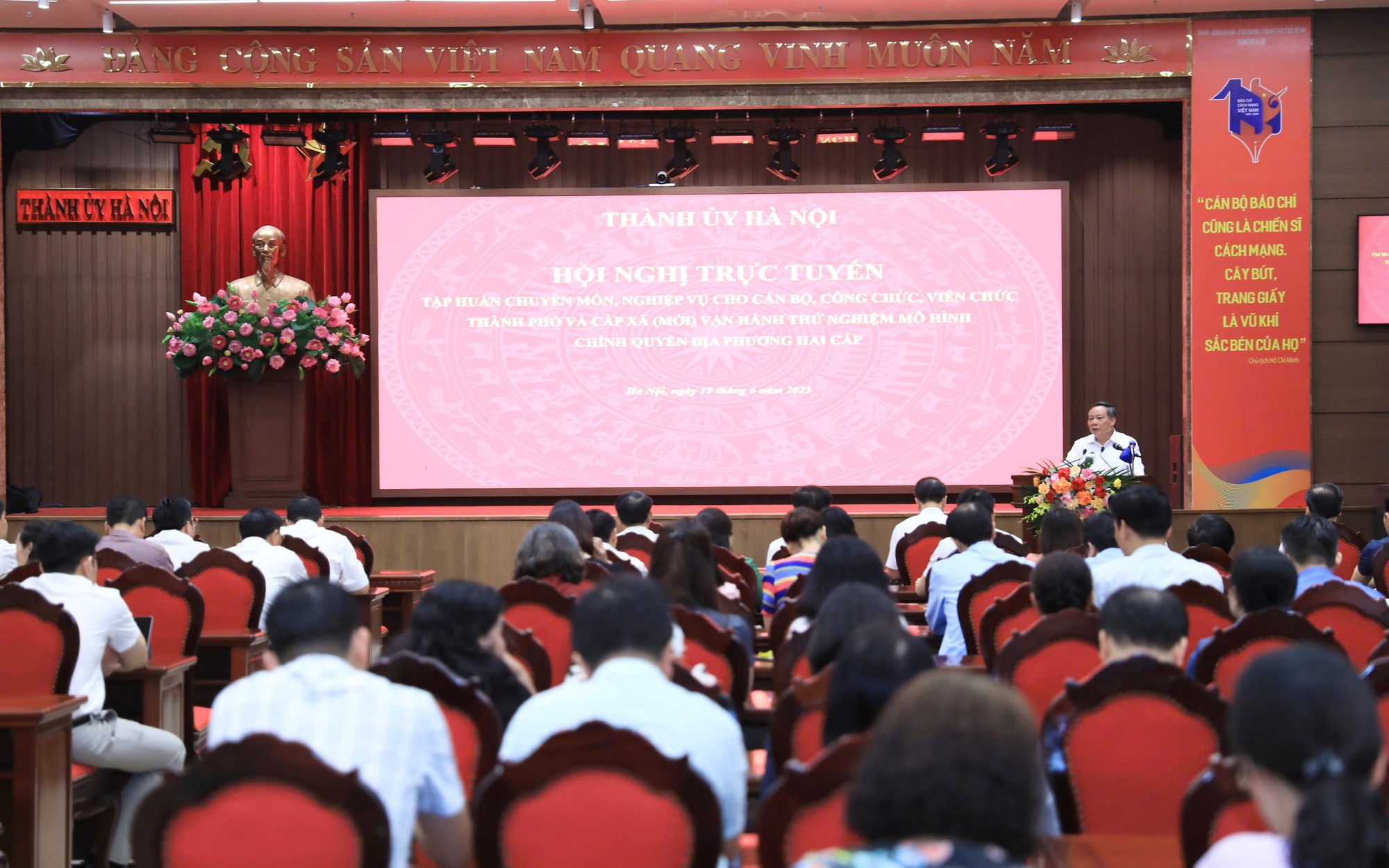 Thành ủy Hà Nội tập huấn chuyên môn, nghiệp vụ cho CB,CC,VC Thành phố và cấp xã (mới) vận hành thử nghiệm mô hình chính quyền địa phương 2 cấp, 19/6/2025