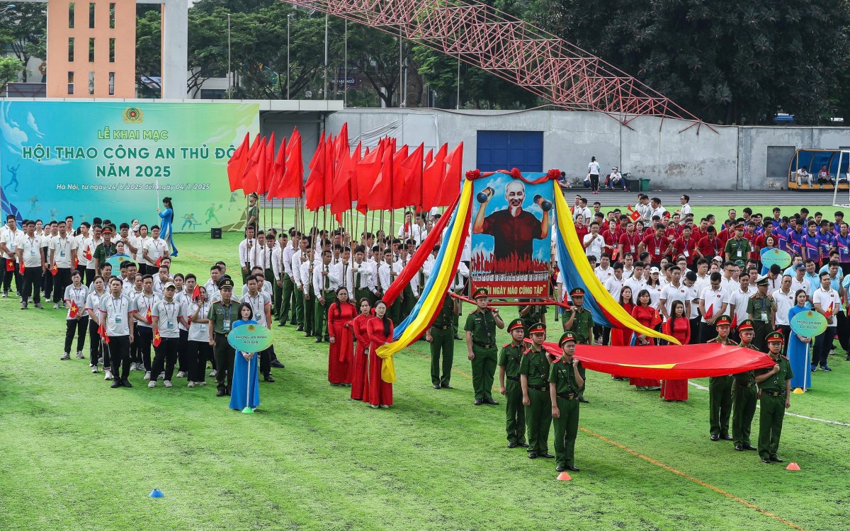 Lễ khai mạc Hội thao Công an Thủ đô năm 2025 diễn ra tại Trung tâm Văn hóa, Thông tin và Thể thao quận Tây Hồ.