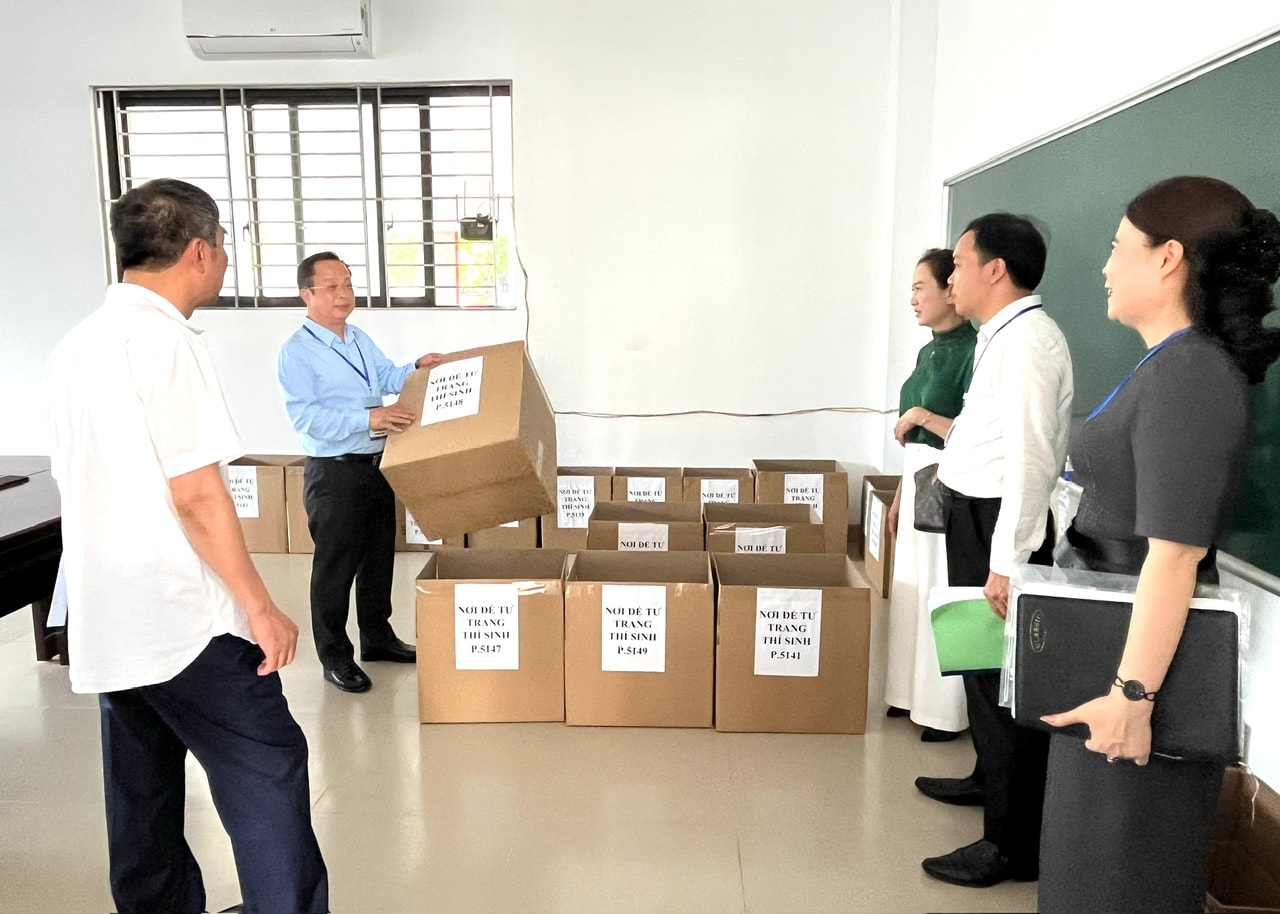 Hà Nội: Thí sinh hoàn tất thủ tục dự thi tốt nghiệp THPT, sẵn sàng bước vào ngày thi chính thức- Ảnh 5.