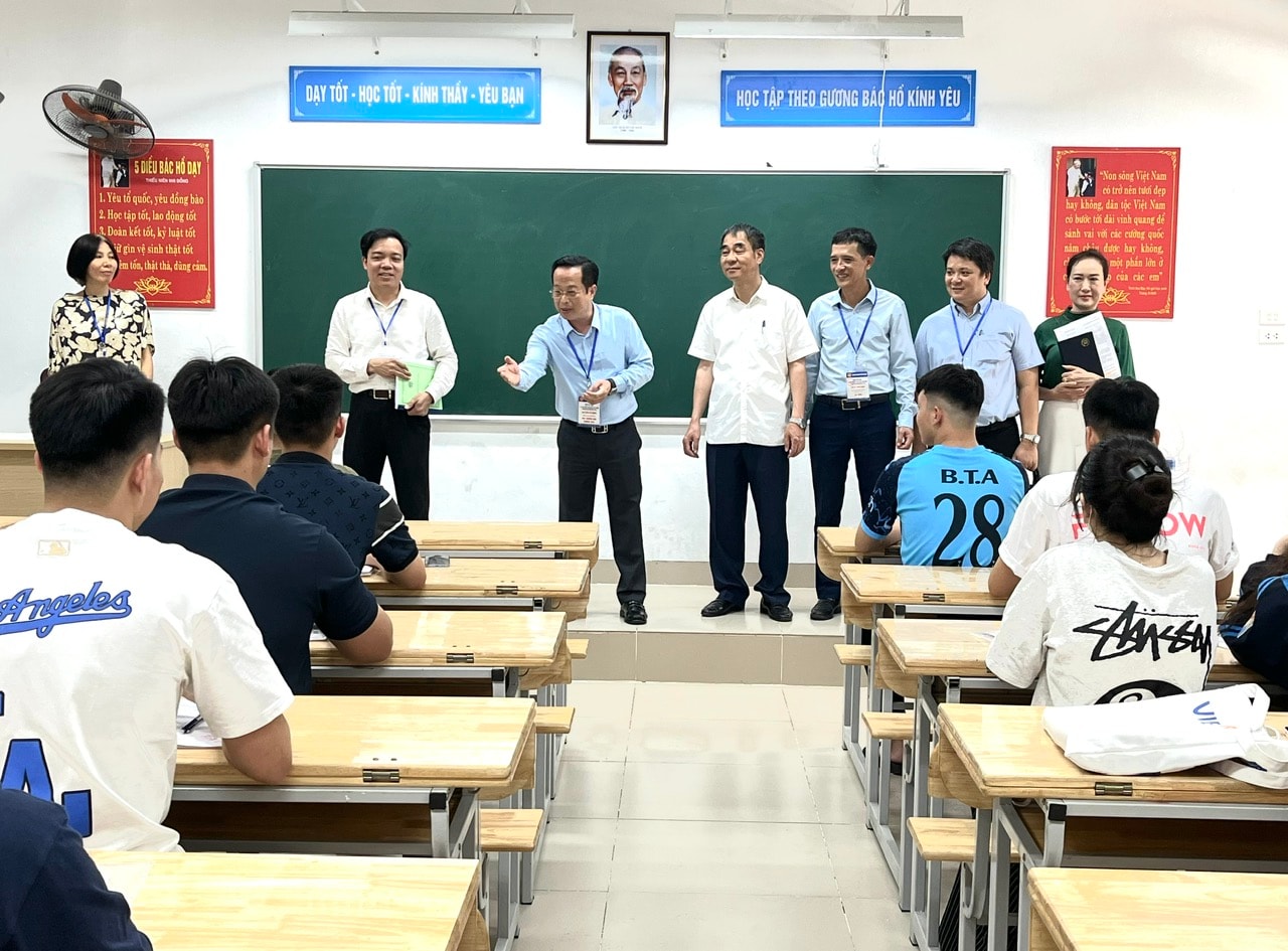 Hà Nội: Thí sinh hoàn tất thủ tục dự thi tốt nghiệp THPT, sẵn sàng bước vào ngày thi chính thức- Ảnh 4.