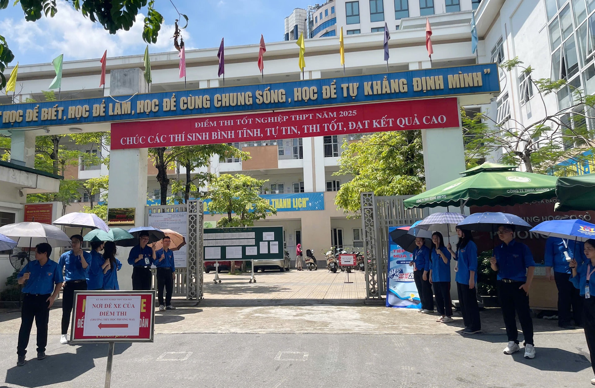 Hơn 8.000 tình nguyện viên Thủ đô tiếp sức kỳ thi tốt nghiệp THPT- Ảnh 10.