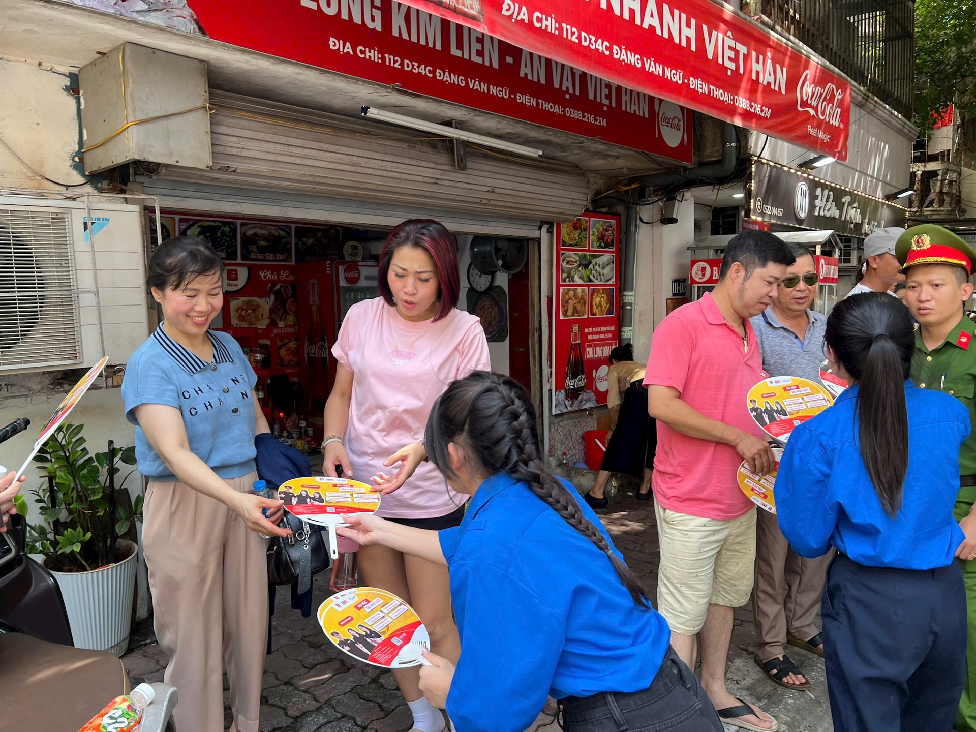 Hơn 8.000 tình nguyện viên Thủ đô tiếp sức kỳ thi tốt nghiệp THPT- Ảnh 7.