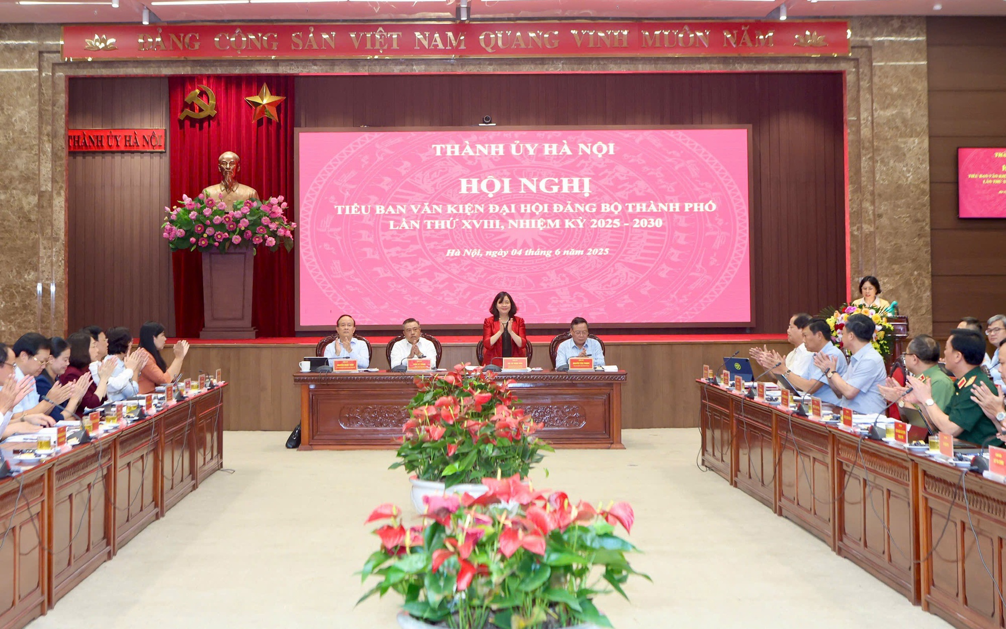 Các đại biểu dự Hội nghị 