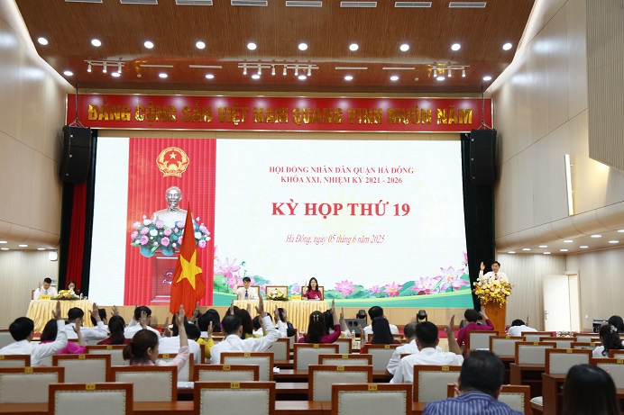 HĐND quận Hà Đông tổ chức thành công kỳ họp giữa năm 2025- Ảnh 4.