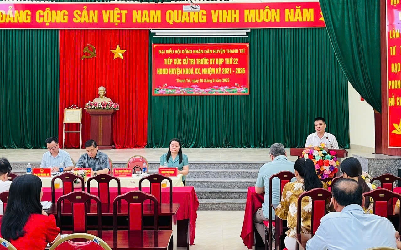 Các đại biểu dự Hội nghị tiếp xúc cử tri huyện Thanh Trì