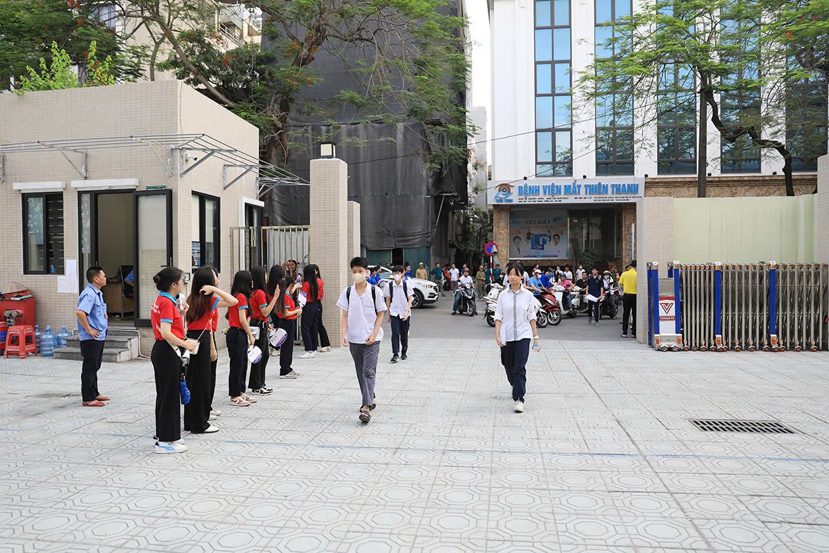 Học sinh Hà Nội tự tin bước vào kỳ thi lớp 10 THPT năm học 2025-2026- Ảnh 1.