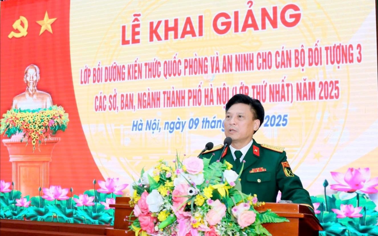 Đại tá Đỗ Hồng Thái, Hiệu trưởng Trường Quân sự Bộ Tư lệnh Thủ đô Hà Nội phát biểu tại Lễ khai giảng.