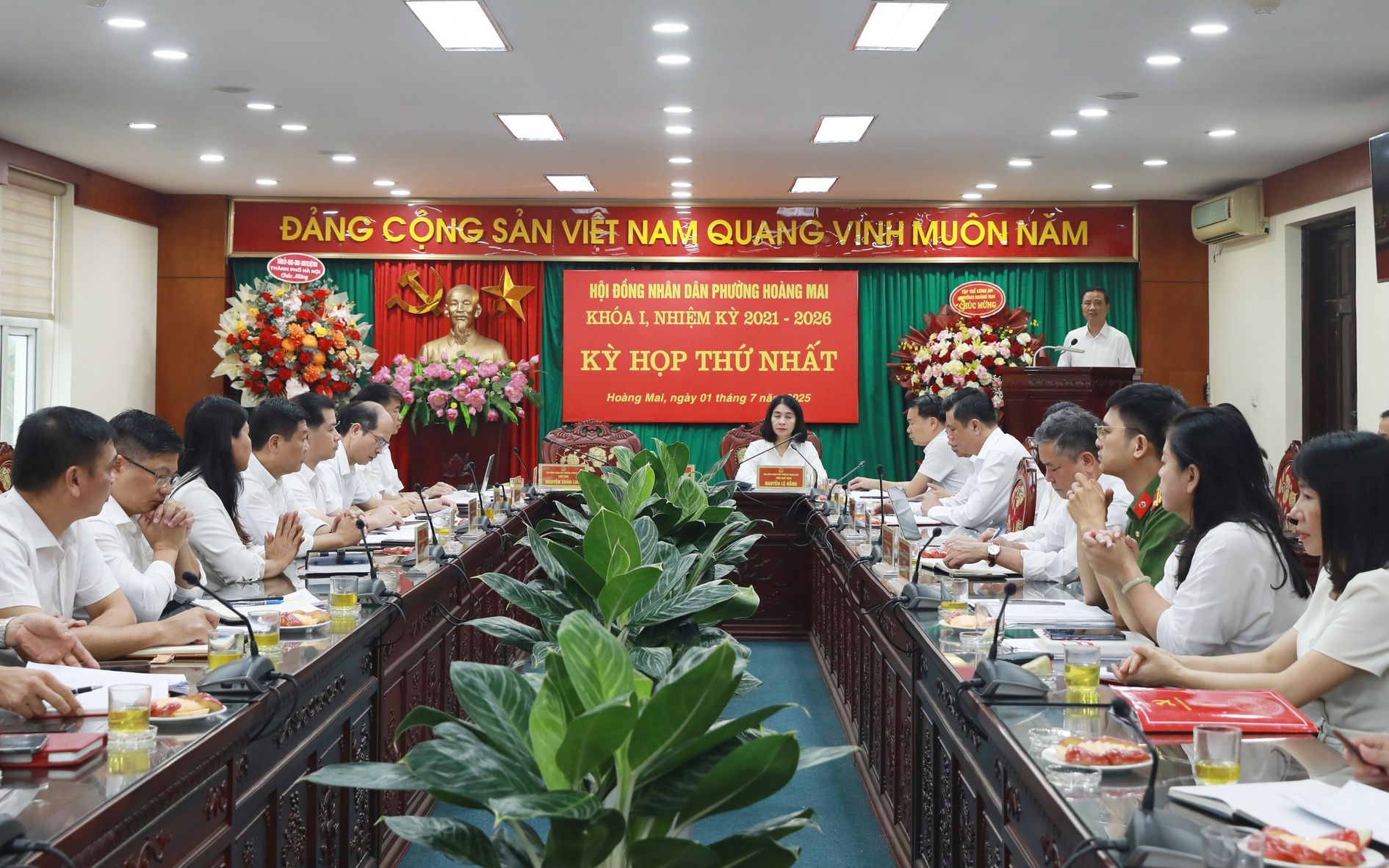 Các đại biểu dự kỳ họp thứ nhất, HĐND phường Hoàng Mai khóa I, nhiệm kỳ 2021-2026