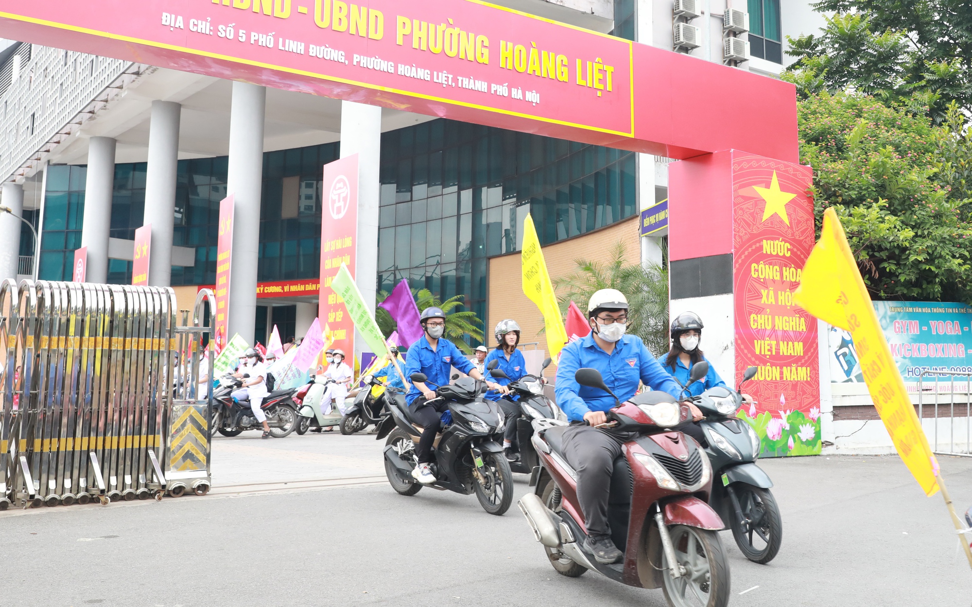 Các lực lượng phường Hoàng Liệt ra quân tuyên truyền lưu động nhân kỷ niệm Ngày dân số thế giới