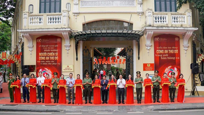 Trao giải cuộc thi ảnh "Hình tượng Người chiến sĩ Công an Thủ đô bản lĩnh, nhân văn, vì Nhân dân phục vụ”- Ảnh 3.