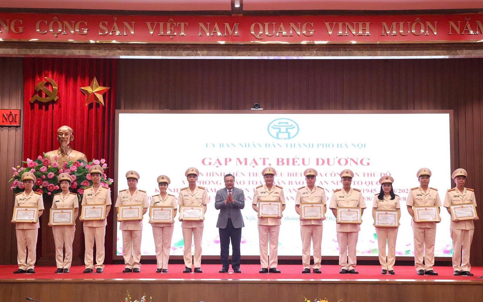 Biểu dương 250 gương điển hình tiên tiến Công an Thủ đô
