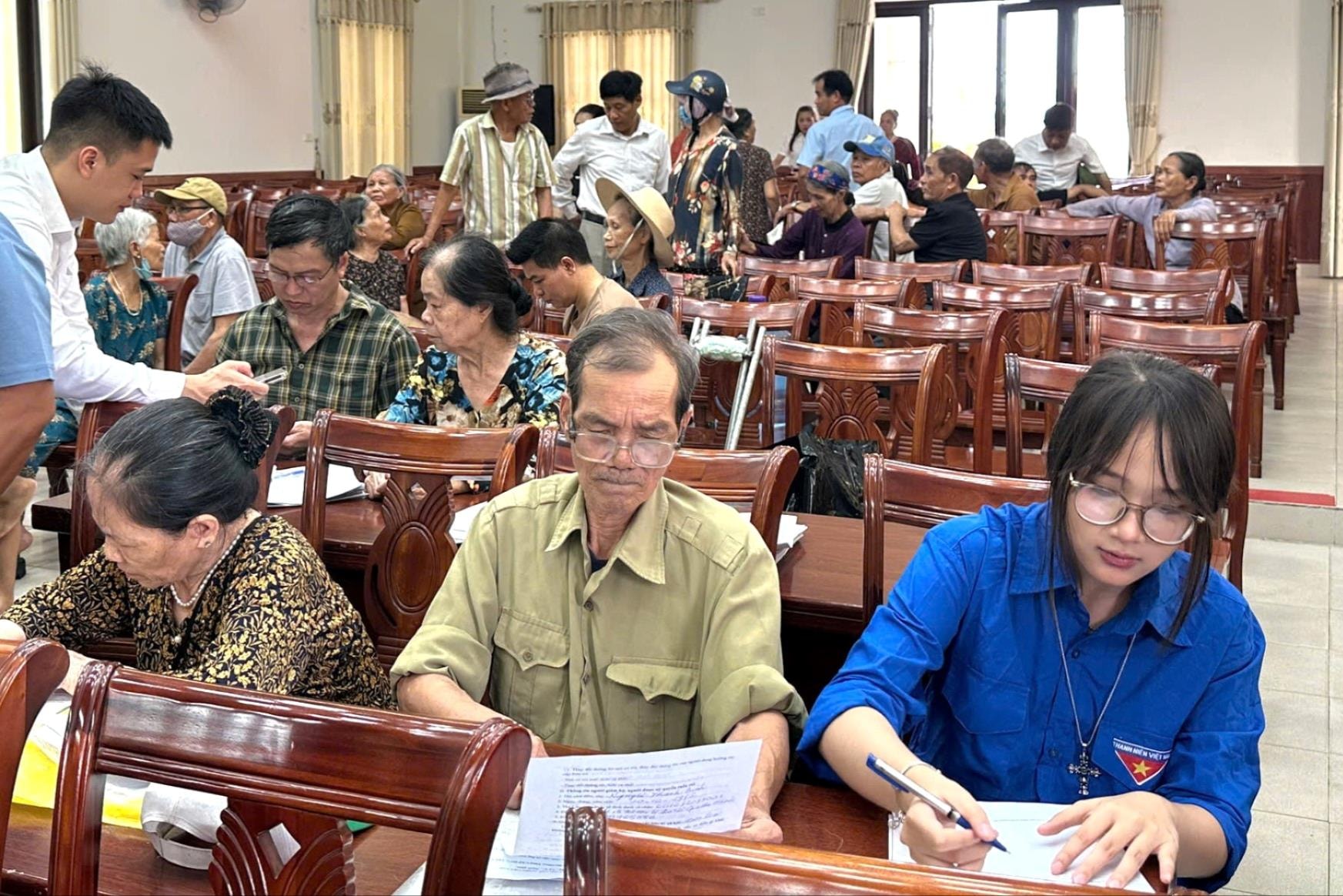 Xã Bát Tràng tiếp nhận 250 hồ sơ trợ cấp người cao tuổi không hưởng lương hưu- Ảnh 1.