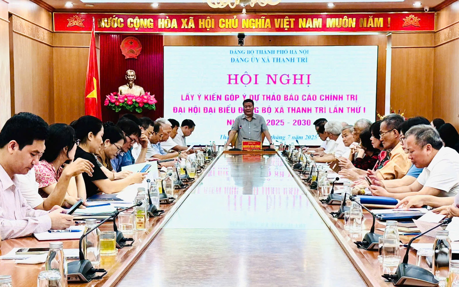 Các đại biểu dự Hội nghị góp ý Dự thảo Báo cáo Chính trị Đại hội đại biểu Đảng bộ xã Thanh Trì, lần thứ I, nhiệm kỳ 2025-2030