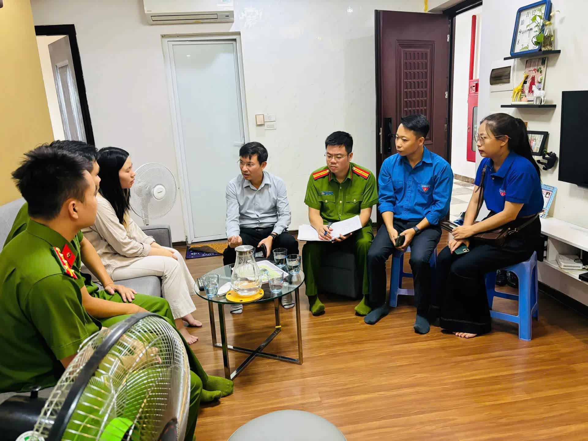 Chính quyền phường Hoàng Liệt hỗ trợ gia đình nạn nhân vụ lật tàu tại Quảng Ninh- Ảnh 1.