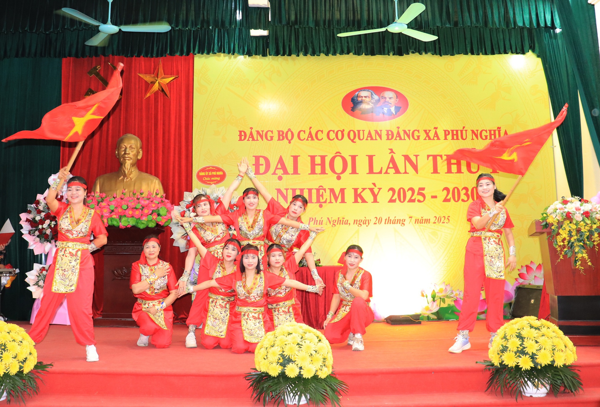 Đảng bộ các Cơ quan Đảng xã Phú Nghĩa: Xây dựng tổ chức Đảng trong sạch, vững mạnh, hành động vì Nhân dân- Ảnh 4.