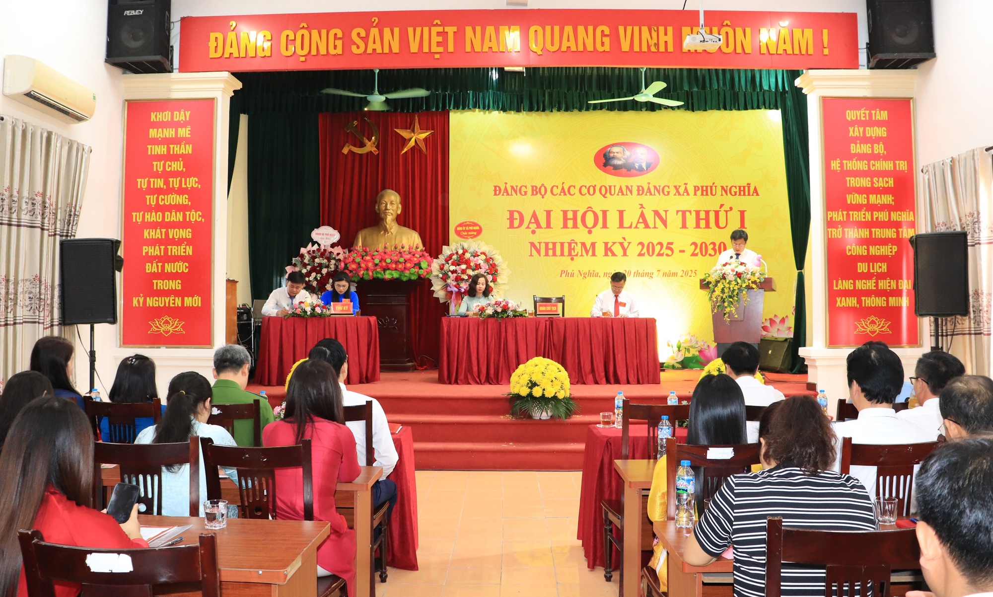 Đảng bộ các Cơ quan Đảng xã Phú Nghĩa: Xây dựng tổ chức Đảng trong sạch, vững mạnh, hành động vì Nhân dân- Ảnh 2.