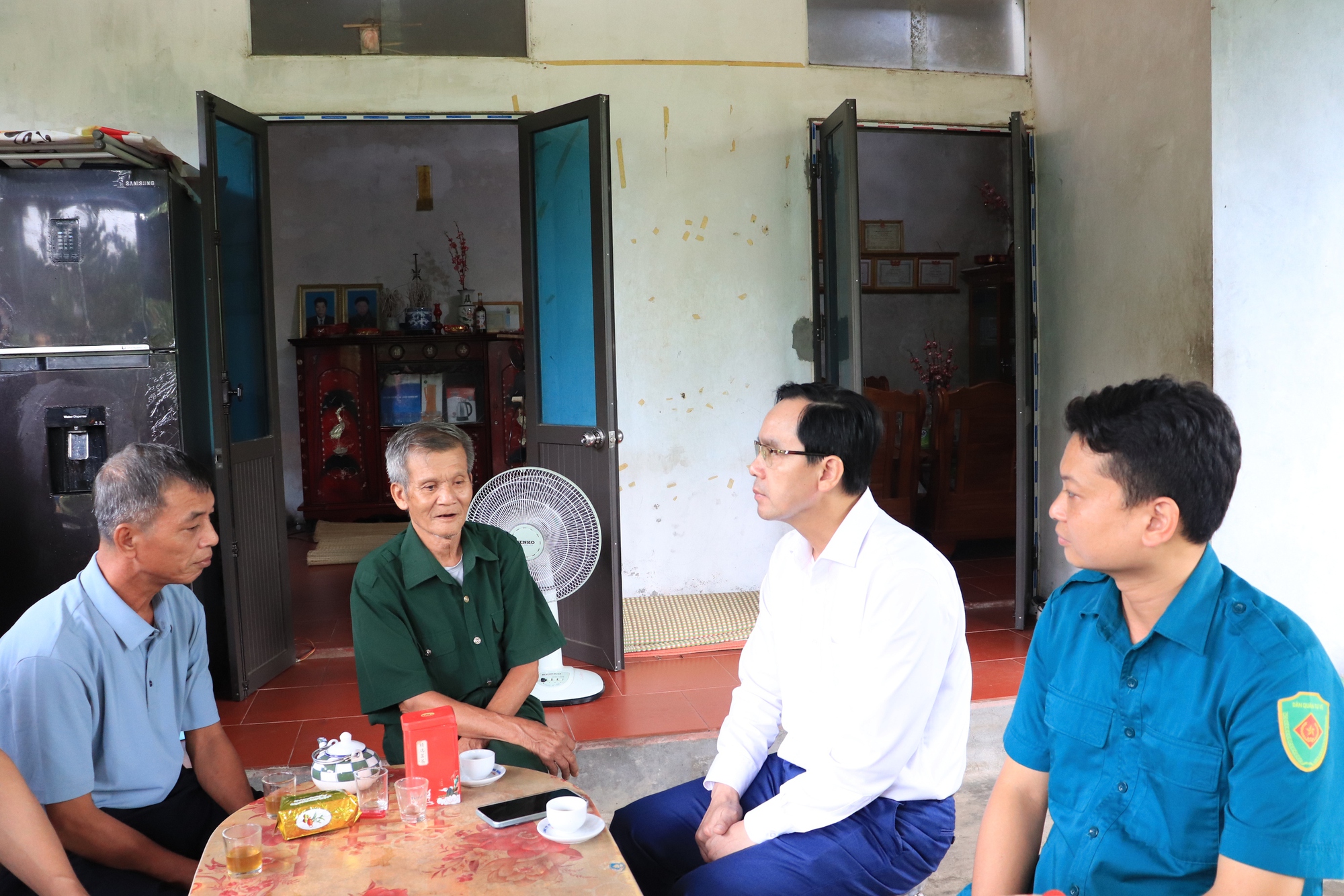 Xã Phú Nghĩa thăm tặng quà tri ân các gia đình chính sách- Ảnh 1.