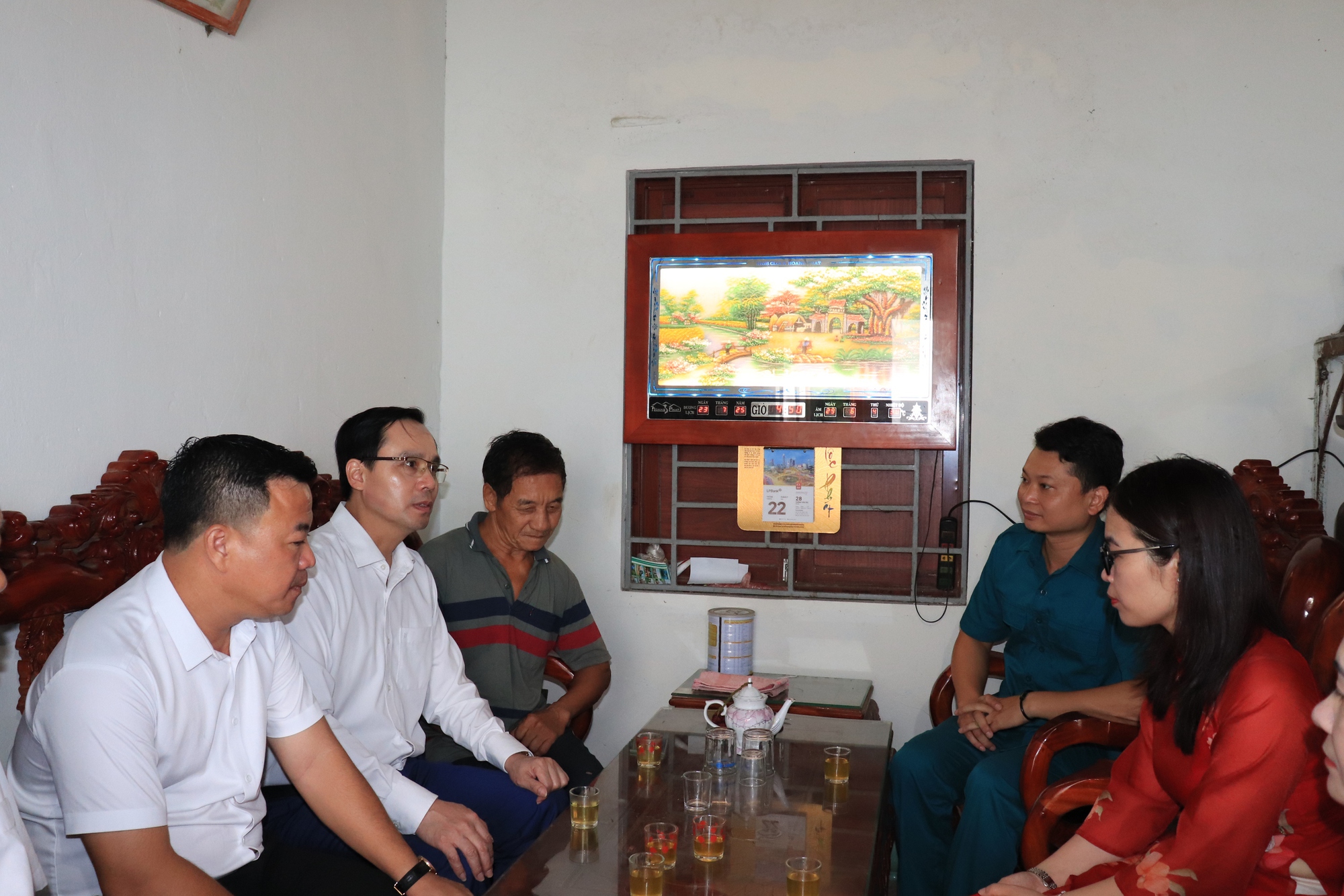 Xã Phú Nghĩa thăm tặng quà tri ân các gia đình chính sách- Ảnh 4.