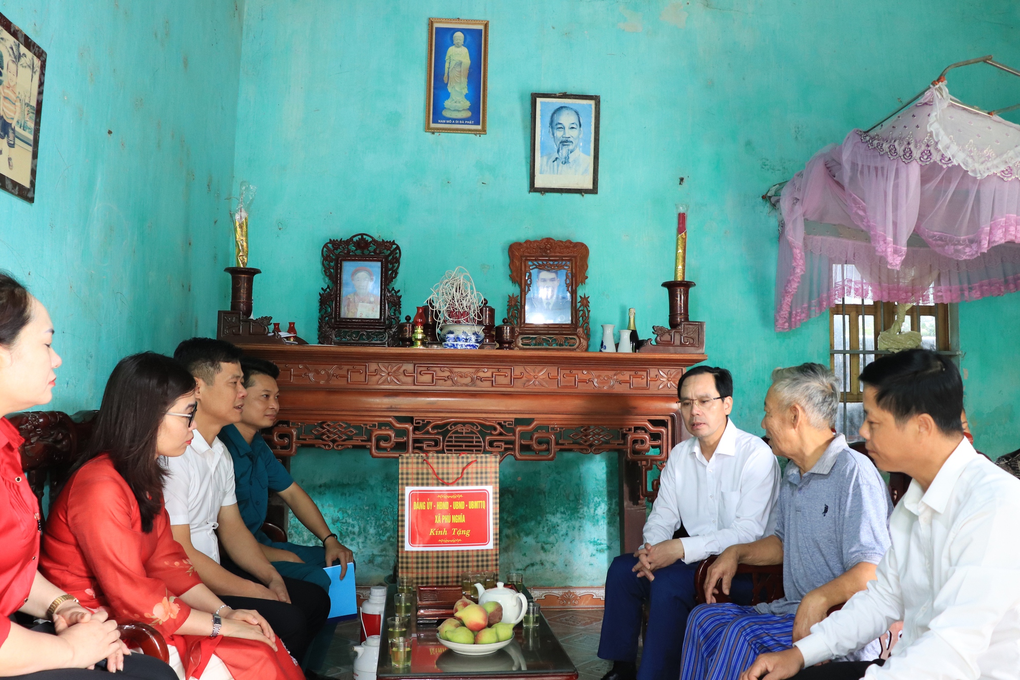 Xã Phú Nghĩa thăm tặng quà tri ân các gia đình chính sách- Ảnh 5.