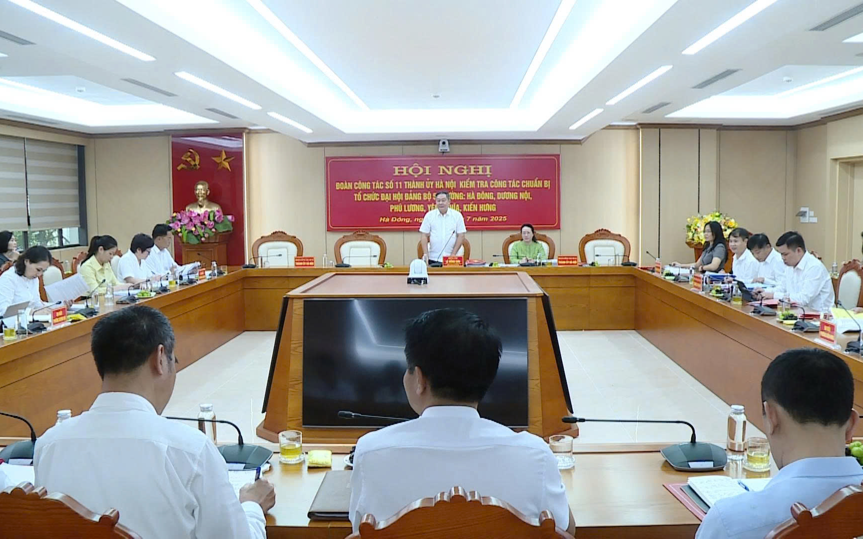 Quang cảnh buổi làm việc