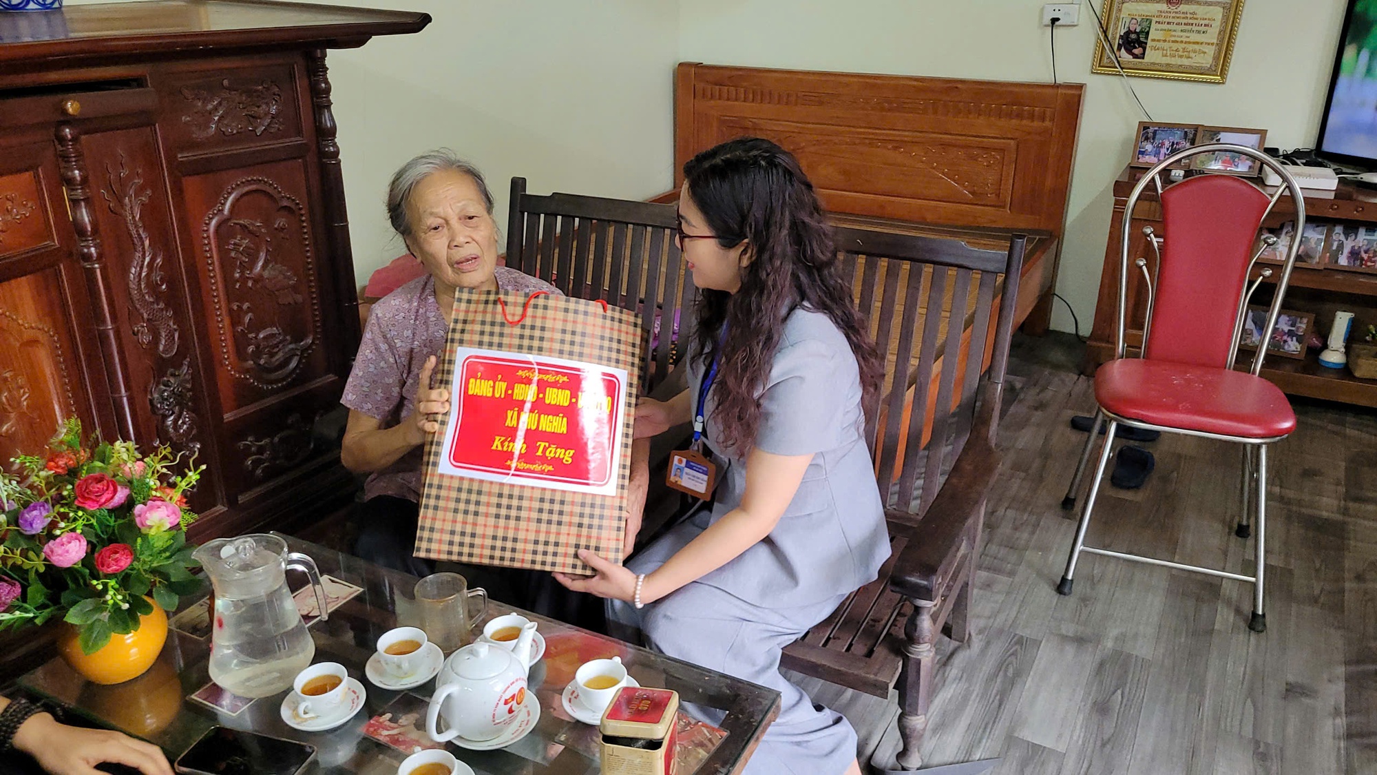 Xã Phú Nghĩa thăm tặng quà tri ân các gia đình chính sách- Ảnh 10.