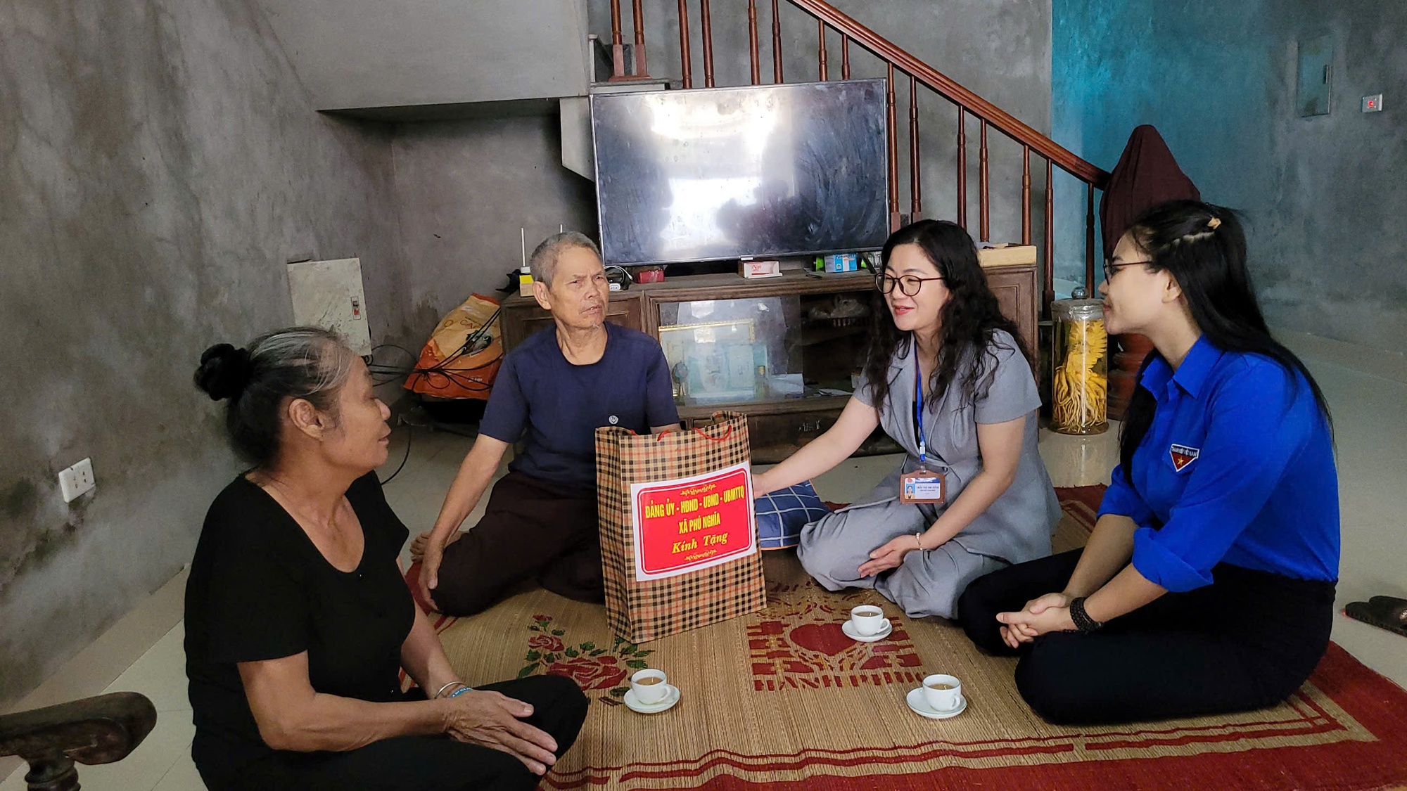 Xã Phú Nghĩa thăm tặng quà tri ân các gia đình chính sách- Ảnh 11.