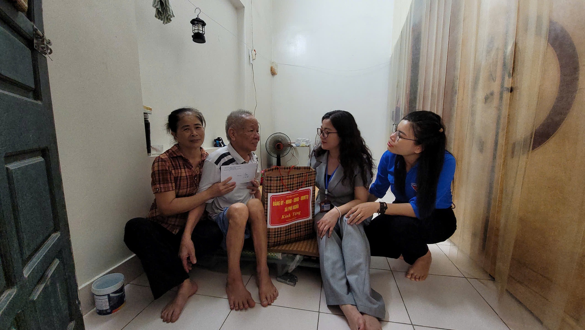 Xã Phú Nghĩa thăm tặng quà tri ân các gia đình chính sách- Ảnh 12.