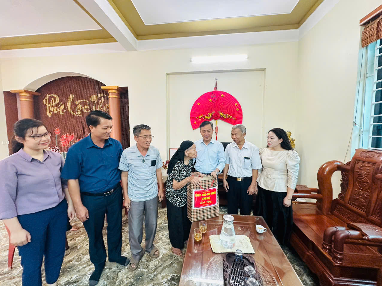 Xã Phú Nghĩa thăm tặng quà tri ân các gia đình chính sách- Ảnh 15.