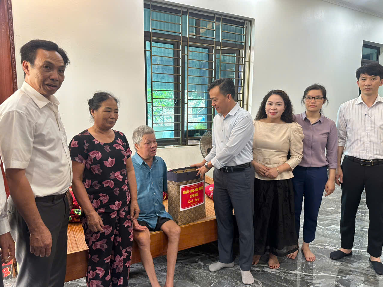 Xã Phú Nghĩa thăm tặng quà tri ân các gia đình chính sách- Ảnh 14.