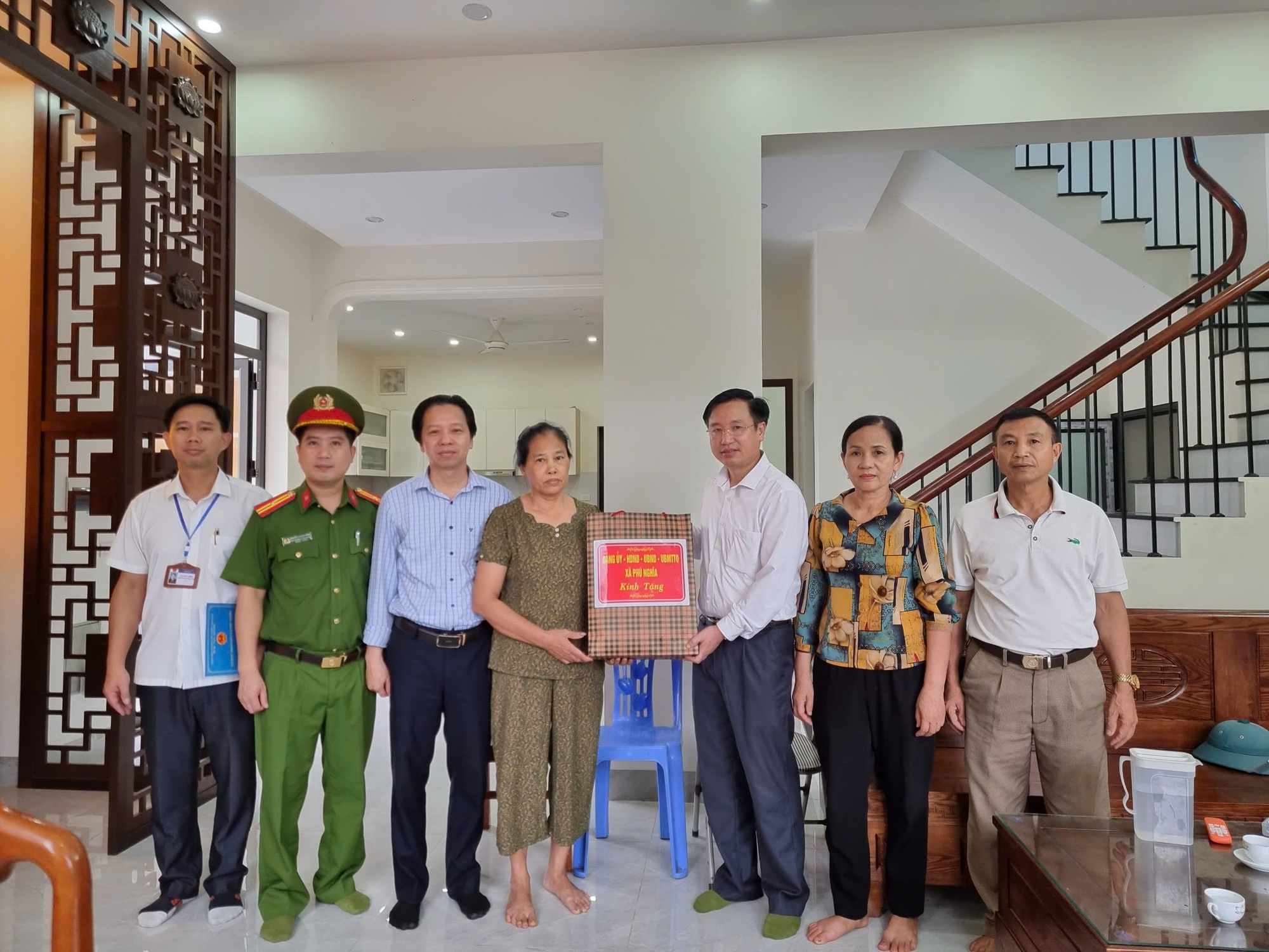 Xã Phú Nghĩa thăm tặng quà tri ân các gia đình chính sách- Ảnh 7.