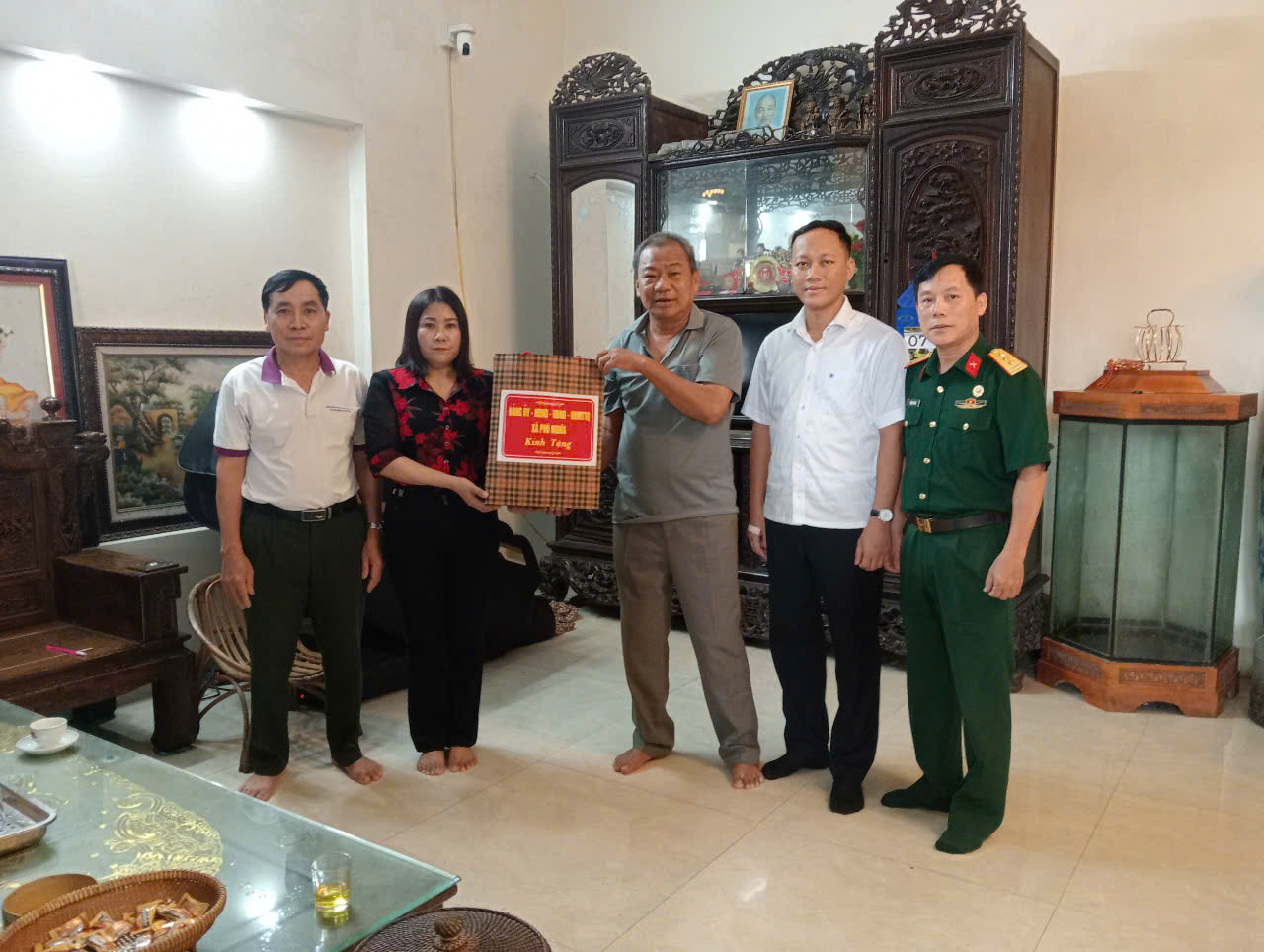 Xã Phú Nghĩa thăm tặng quà tri ân các gia đình chính sách- Ảnh 16.