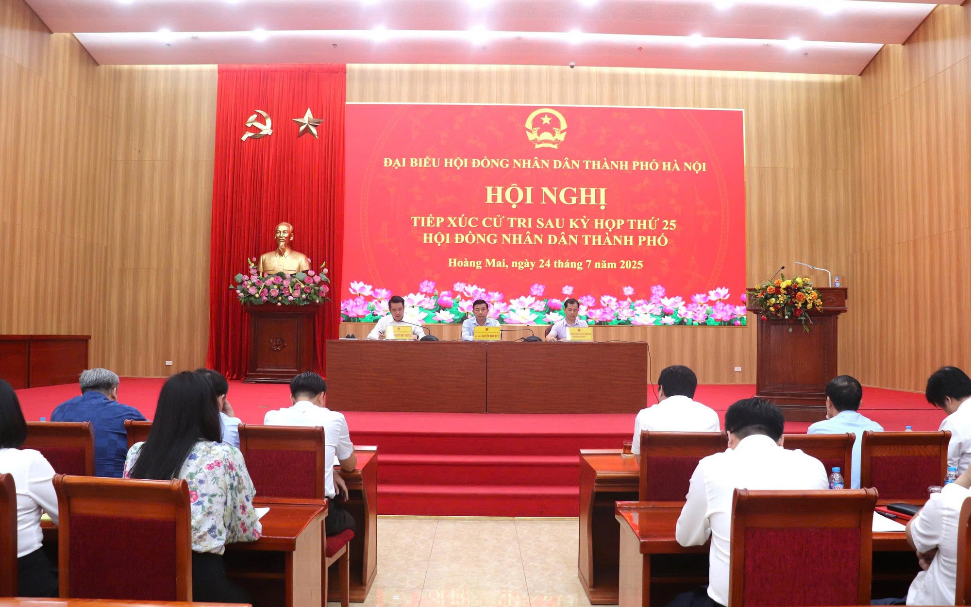 Các đại biểu HĐND Thành phố, Tổ đại biểu số 8, tiếp xúc cử tri 7 phường: Hoàng Mai, Yên Sở, Lĩnh Nam, Vĩnh Hưng, Tương Mai, Định Công, Hoàng Liệt 