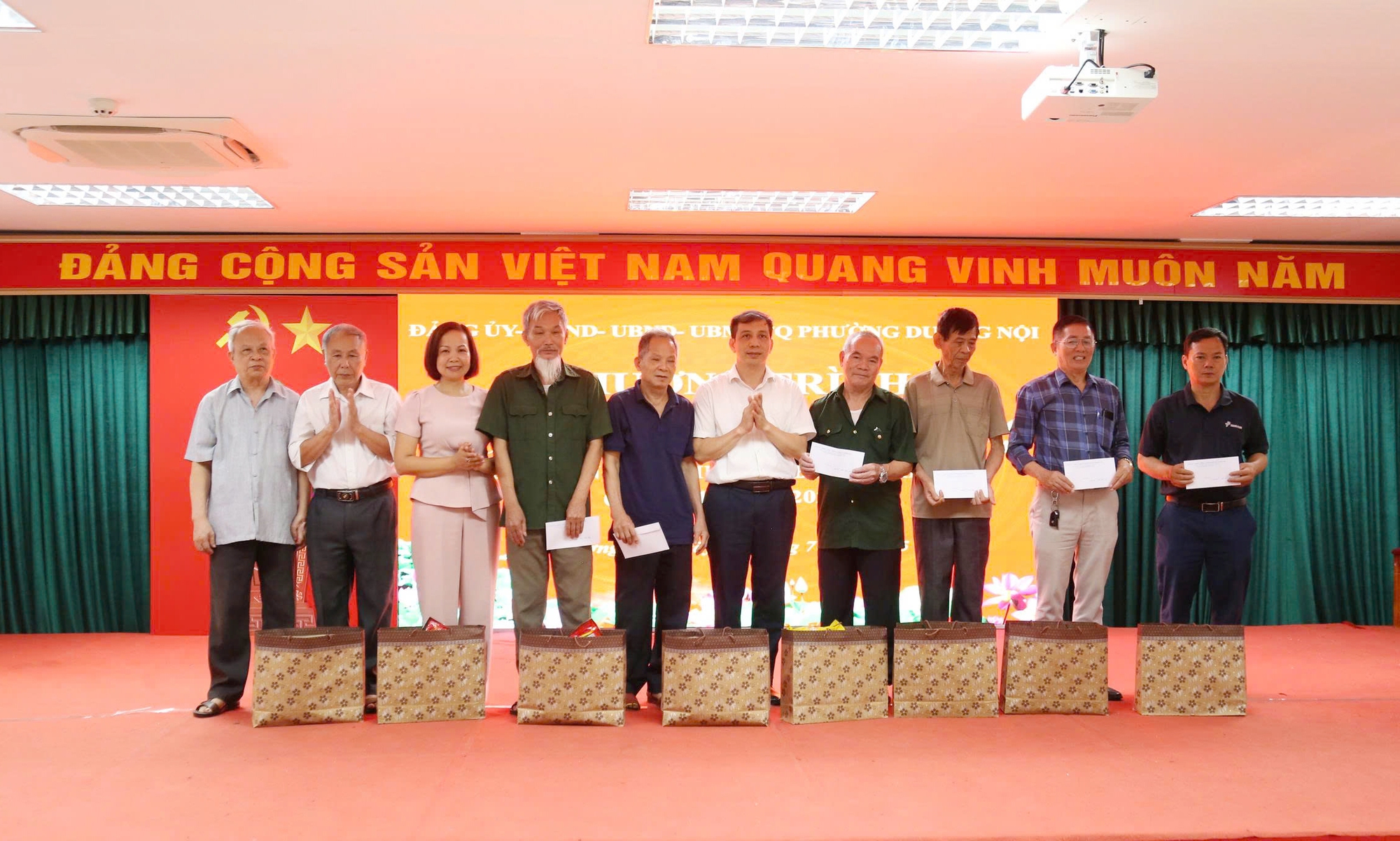 Phường Dương Nội tri ân gia đình chính sách, người có công- Ảnh 2.