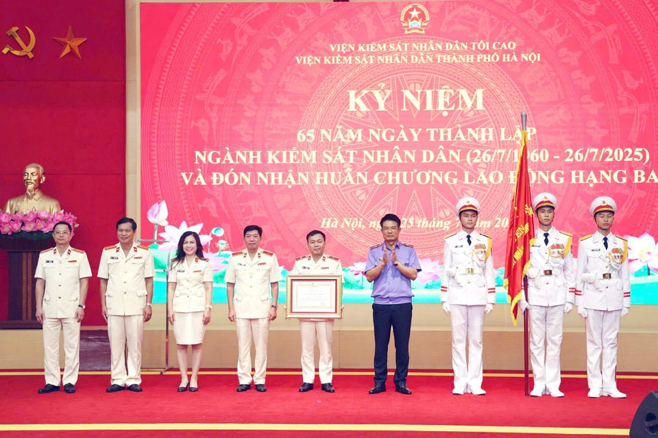 Viện Kiểm sát nhân dân thành phố Hà Nội đón nhận Huân chương Lao động hạng Ba- Ảnh 3.