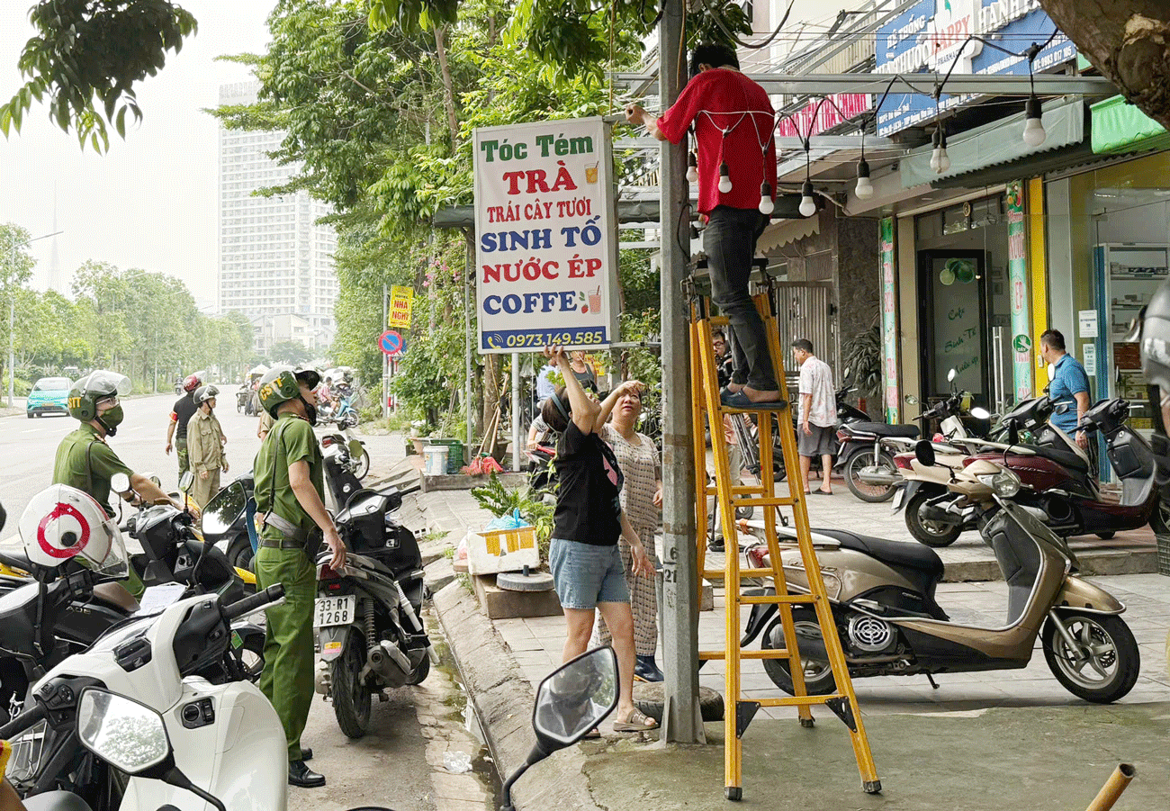 Phường Dương Nội ra quân xử lý vi phạm về trật tự đô thị và vệ sinh môi trường- Ảnh 5.