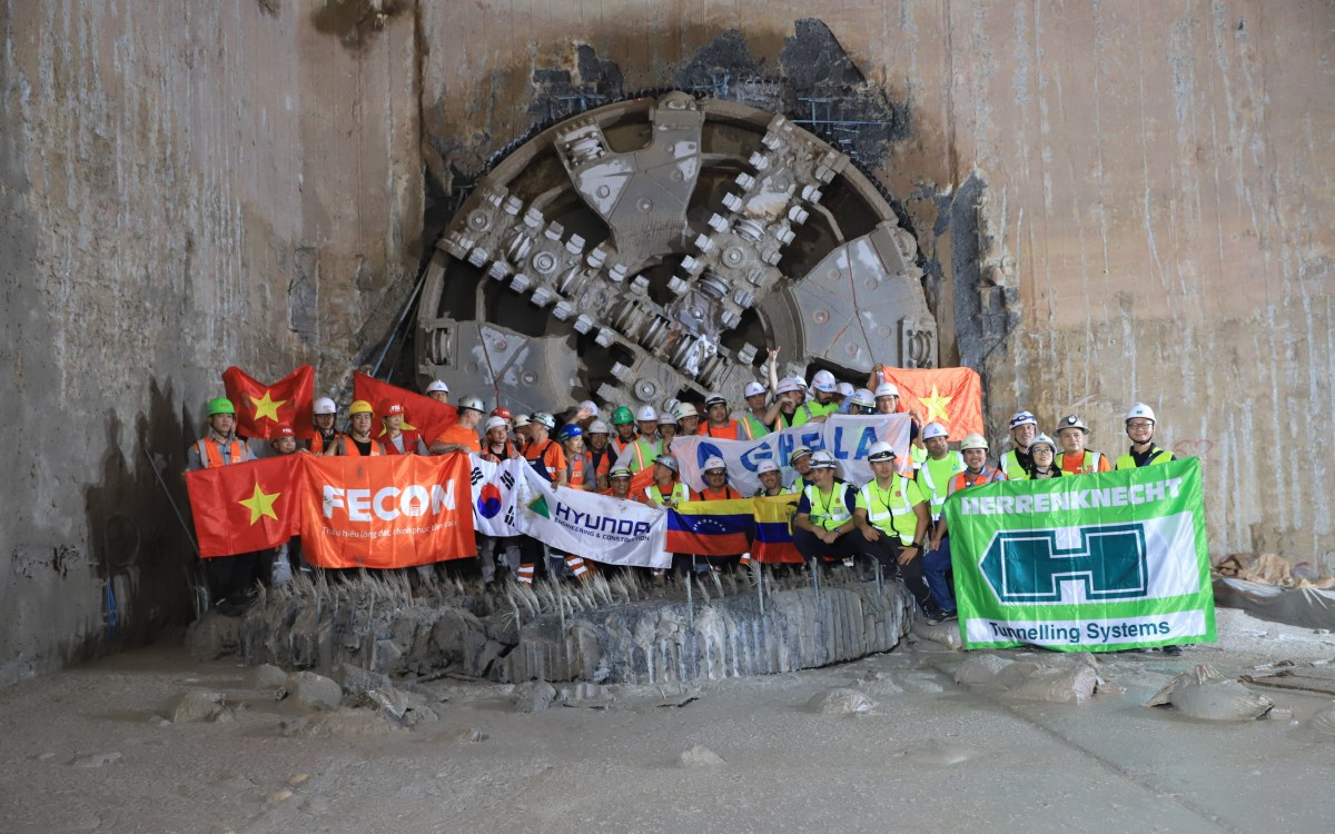 TBM số 1 "Thần tốc" đến ga S11-Văn Miếu là dấu mốc kỹ thuật quan trọng của dự án